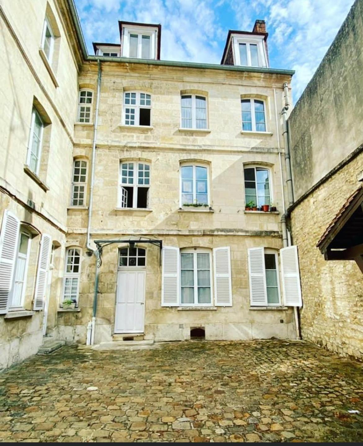 Le relais d'Eugènie en hyper centre-ville Compiègne Extérieur photo