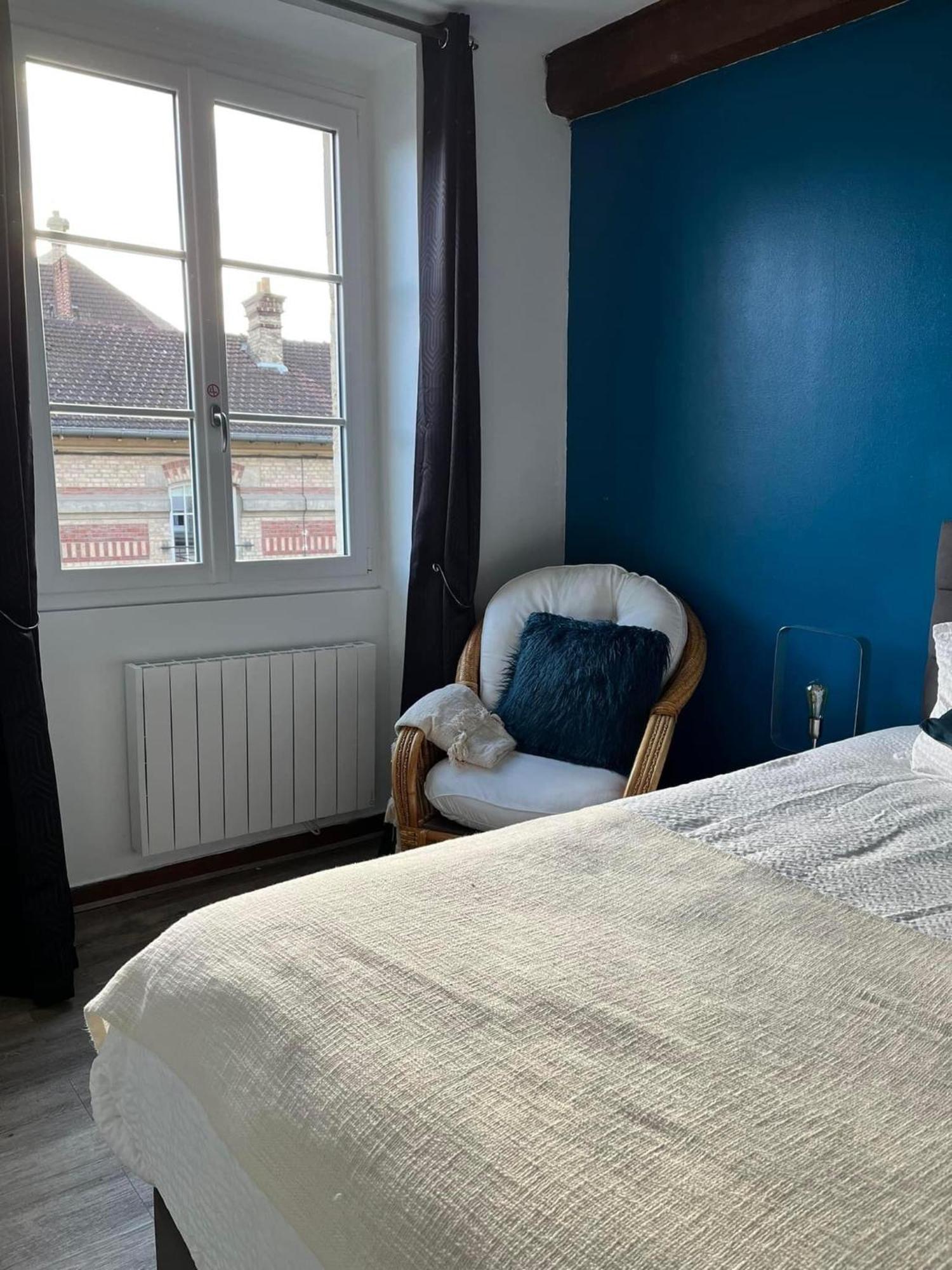 Le relais d'Eugènie en hyper centre-ville Compiègne Extérieur photo